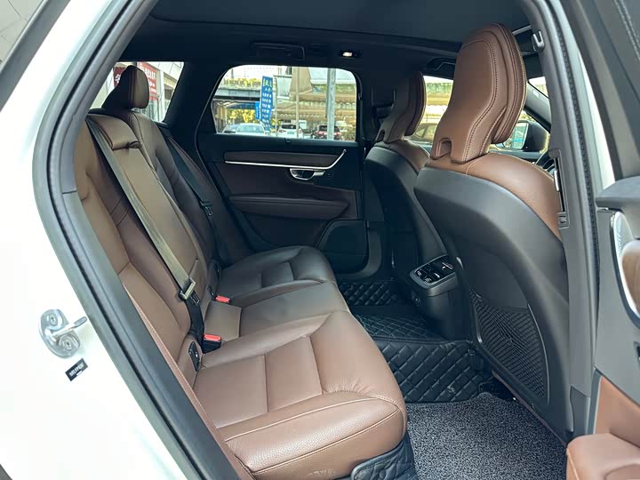 Фото 8 - Volvo V90