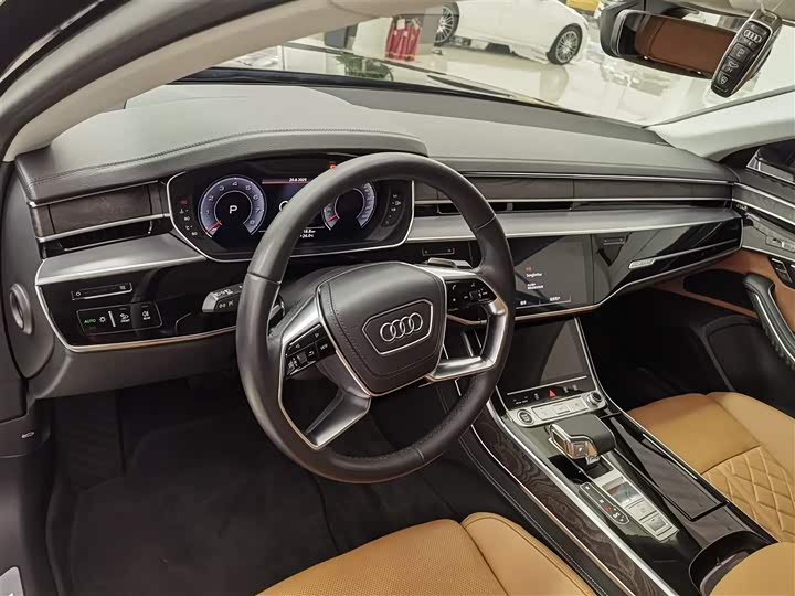 Фото 10 - Audi A8