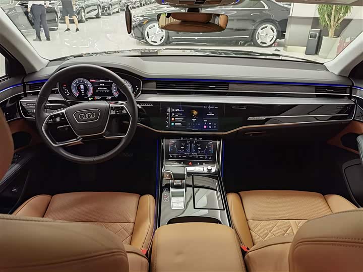 Фото 13 - Audi A8