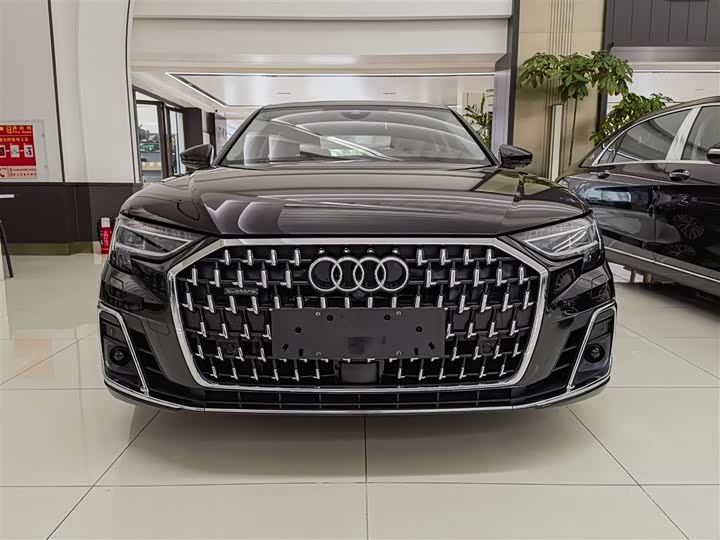 Фото 2 - Audi A8