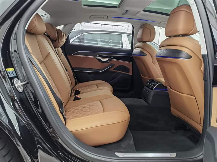 Фото 20 - Audi A8