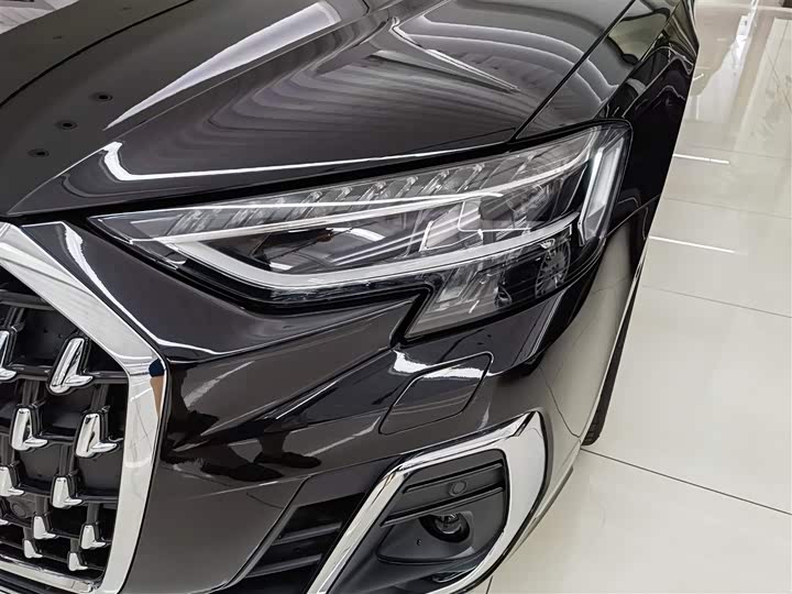 Фото 5 - Audi A8