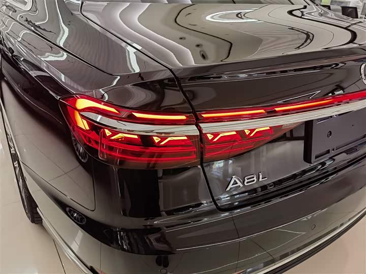 Фото 6 - Audi A8