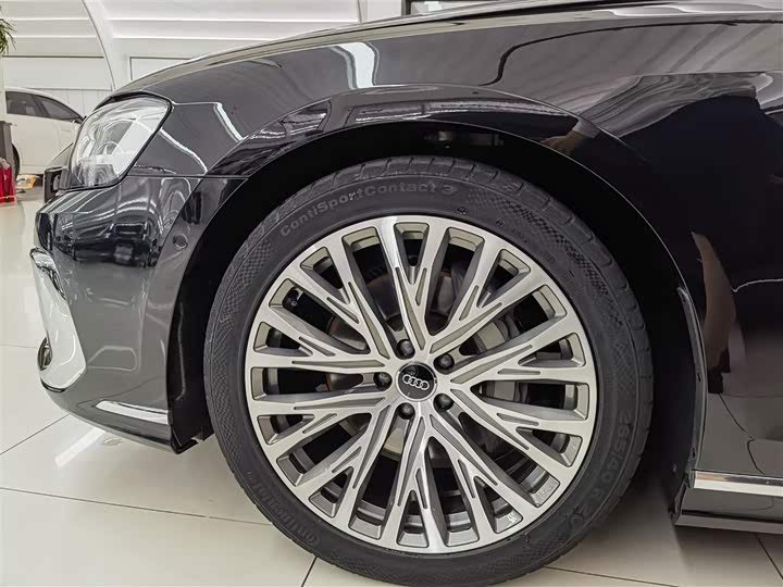 Фото 7 - Audi A8