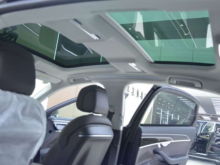 Фото 11 - Audi A8