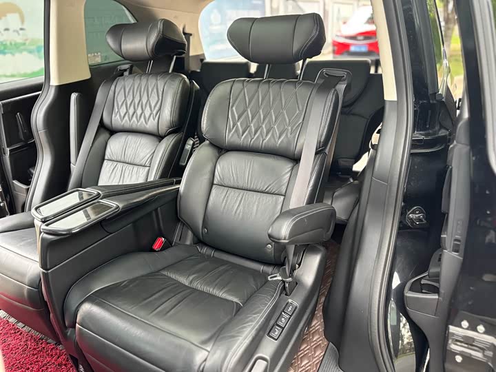 Фото 14 - Honda Elysion