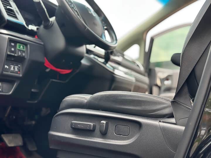 Фото 19 - Honda Elysion