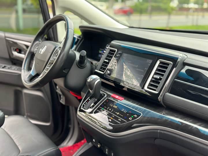 Фото 21 - Honda Elysion