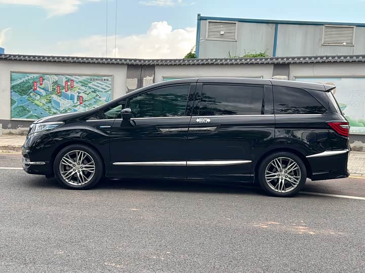 Фото 3 - Honda Elysion