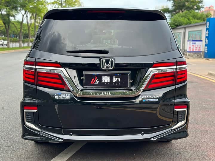 Фото 4 - Honda Elysion