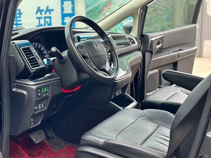 Фото 6 - Honda Elysion