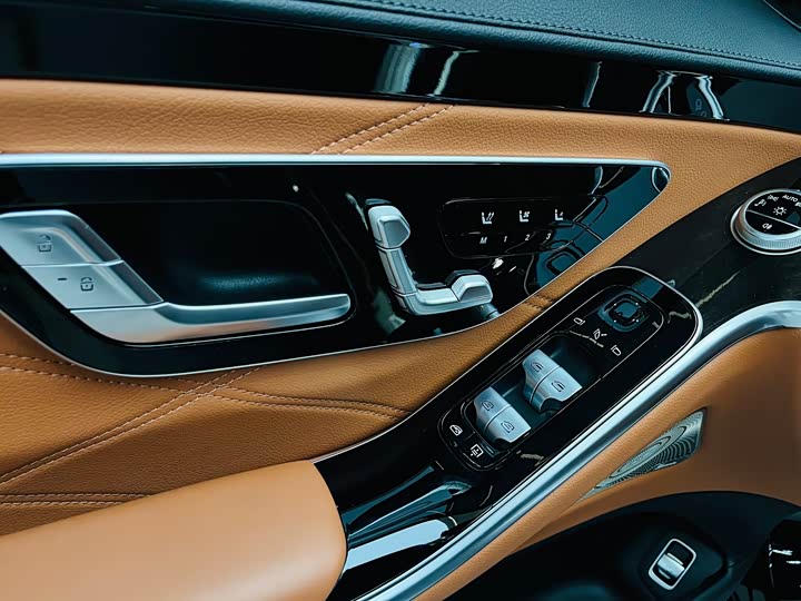 Фото 13 - Mercedes-Benz Maybach S-Class