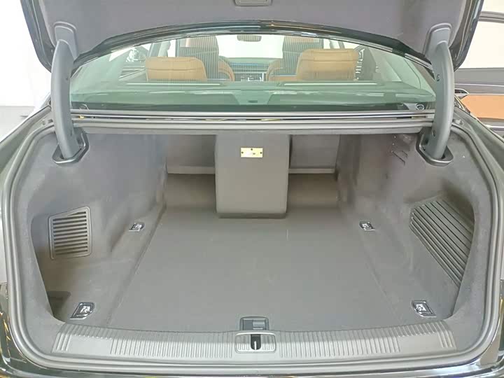 Фото 9 - Audi A8