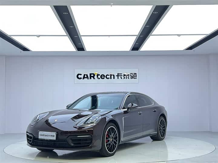 Фото 1 - Porsche Panamera