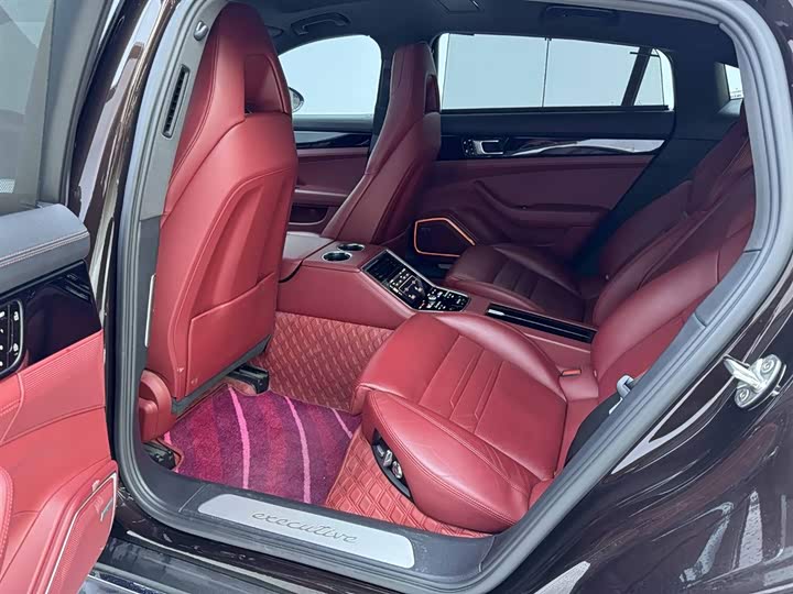 Фото 14 - Porsche Panamera