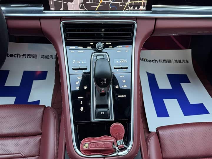 Фото 26 - Porsche Panamera