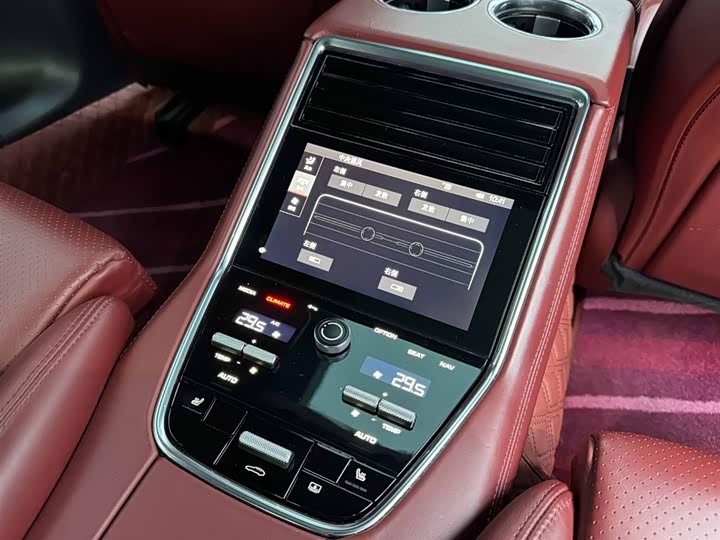 Фото 28 - Porsche Panamera