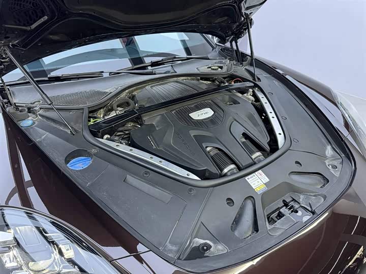 Фото 32 - Porsche Panamera