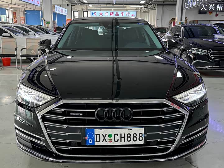 Фото 2 - Audi A8