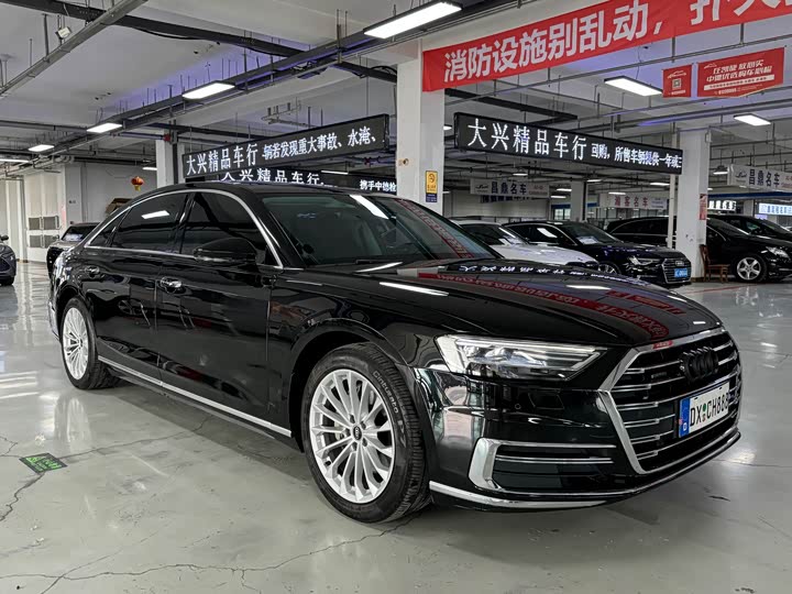 Фото 3 - Audi A8