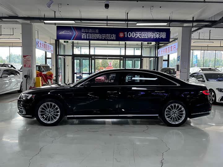 Фото 4 - Audi A8