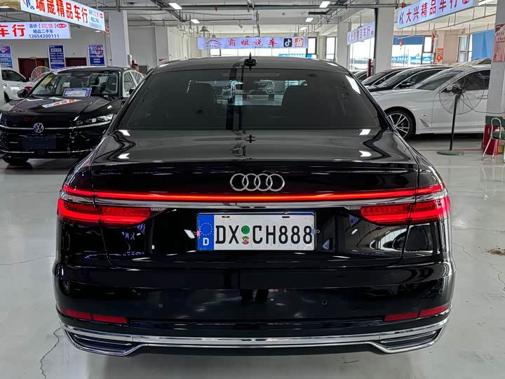 Фото 5 - Audi A8