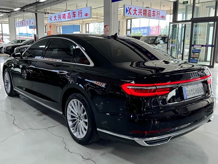 Фото 6 - Audi A8