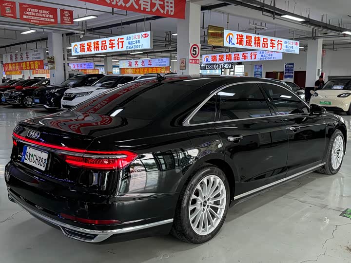 Фото 7 - Audi A8