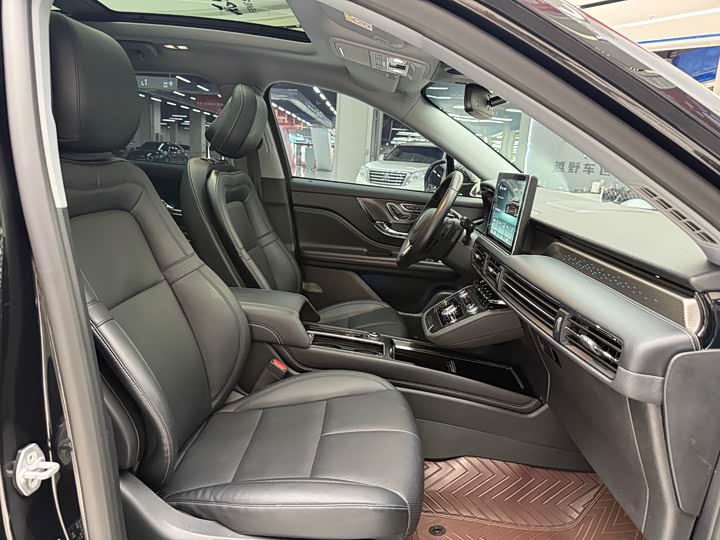 Фото 6 - Lincoln Corsair