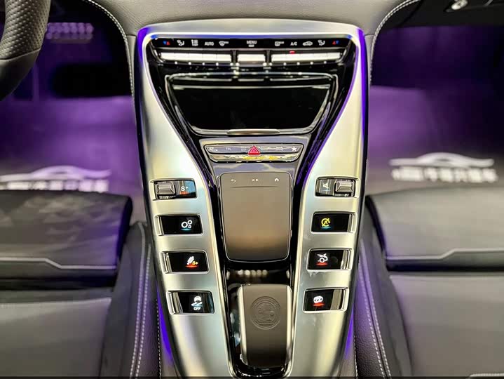 Фото 10 - Mercedes-Benz AMG GT