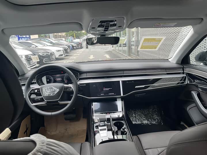 Фото 2 - Audi A8