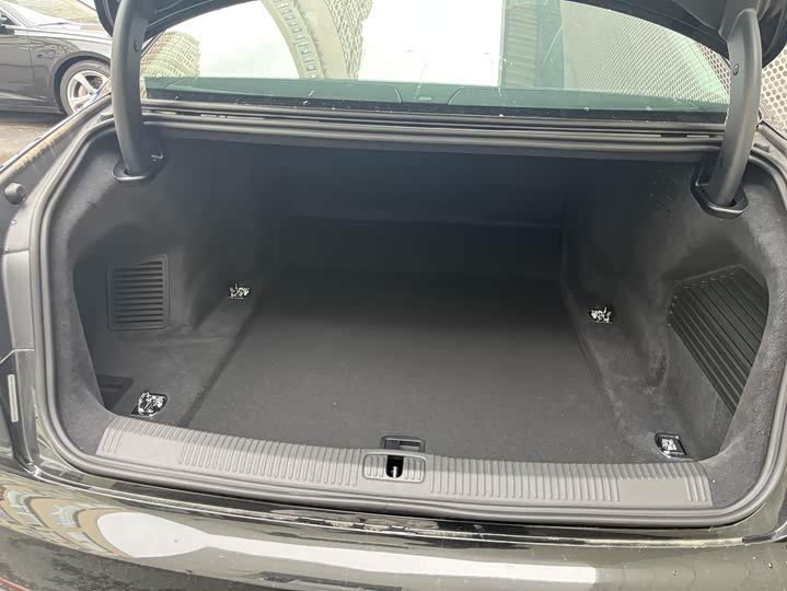 Фото 4 - Audi A8