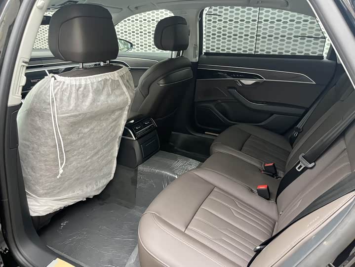 Фото 6 - Audi A8