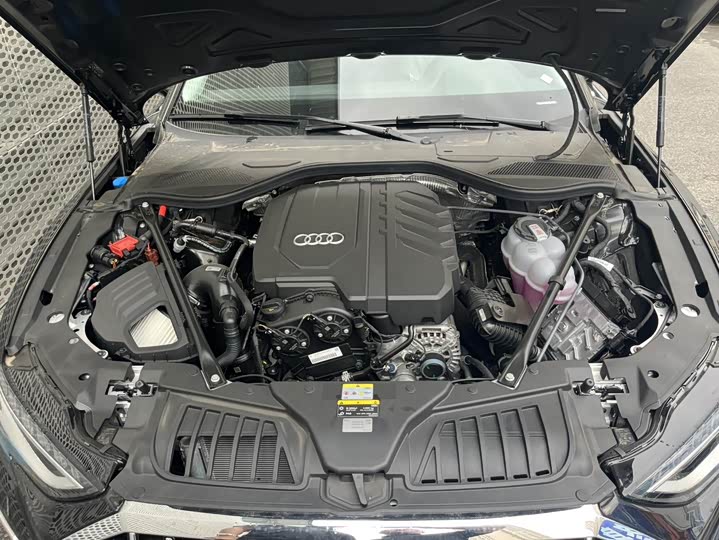 Фото 9 - Audi A8