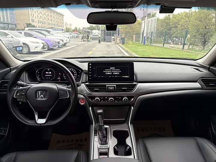 Фото 10 - Honda Accord