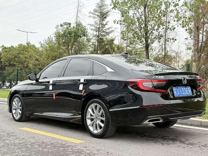 Фото 11 - Honda Accord