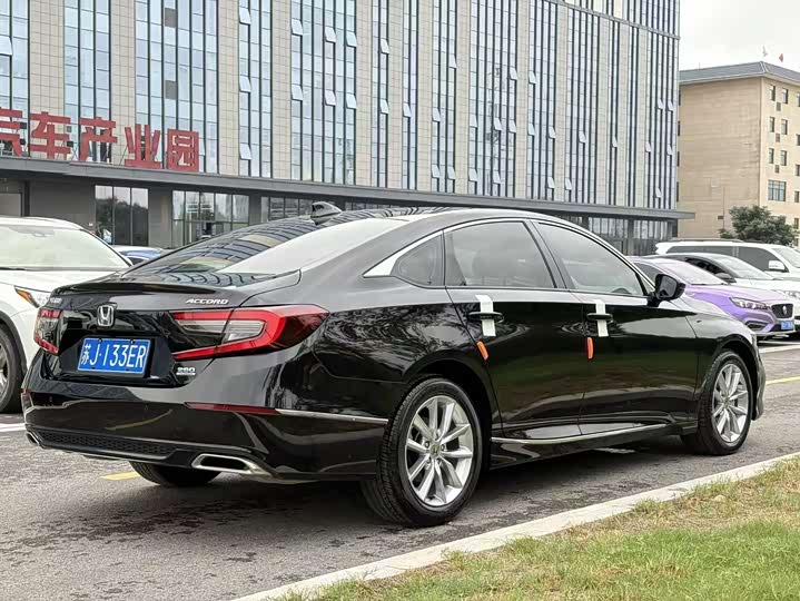 Фото 13 - Honda Accord