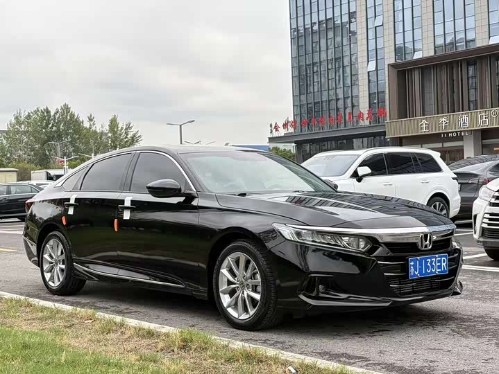 Фото 3 - Honda Accord