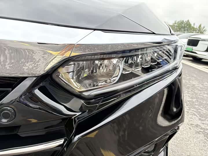 Фото 4 - Honda Accord