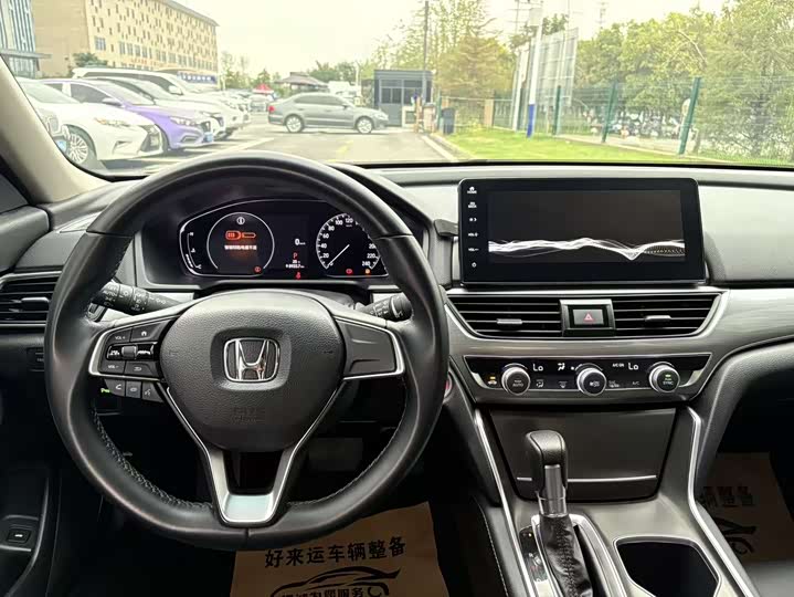 Фото 6 - Honda Accord