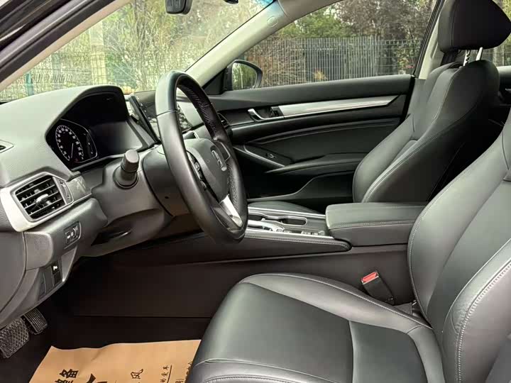 Фото 8 - Honda Accord