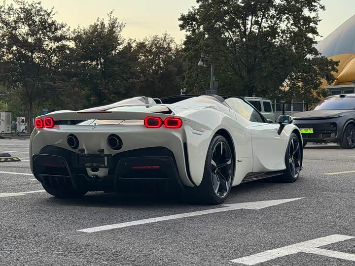 Фото 10 - Ferrari SF90