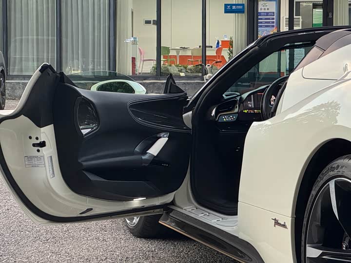 Фото 6 - Ferrari SF90