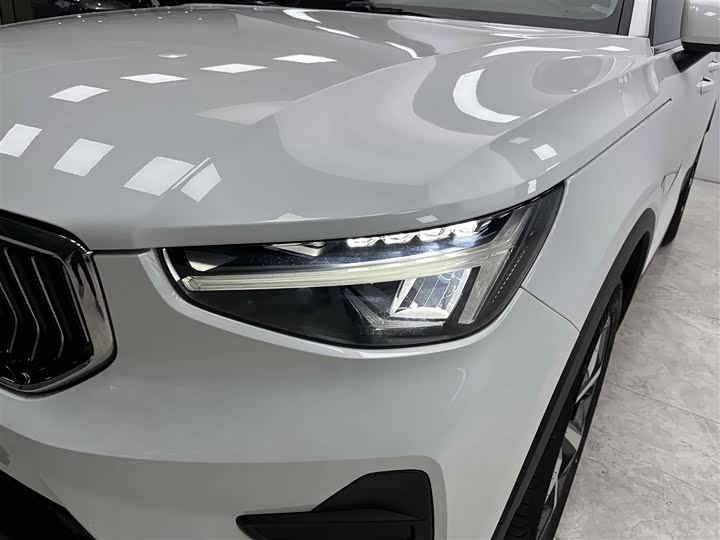 Фото 18 - Volvo XC40