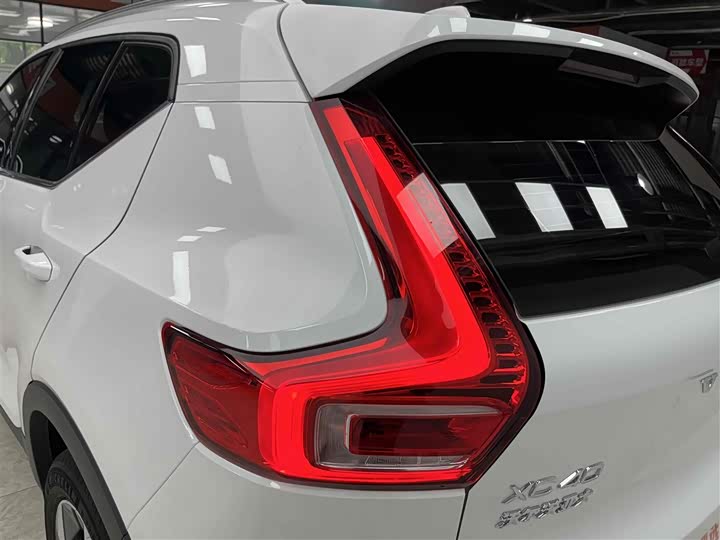 Фото 19 - Volvo XC40