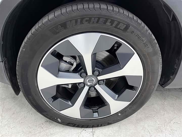 Фото 20 - Volvo XC40