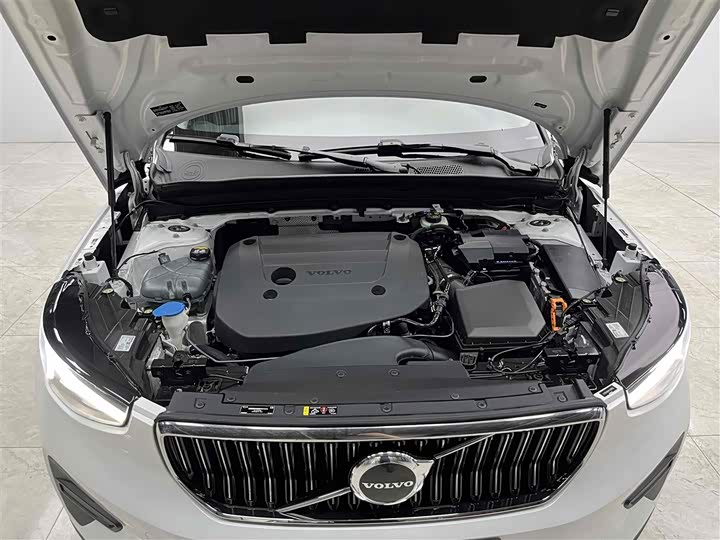 Фото 21 - Volvo XC40