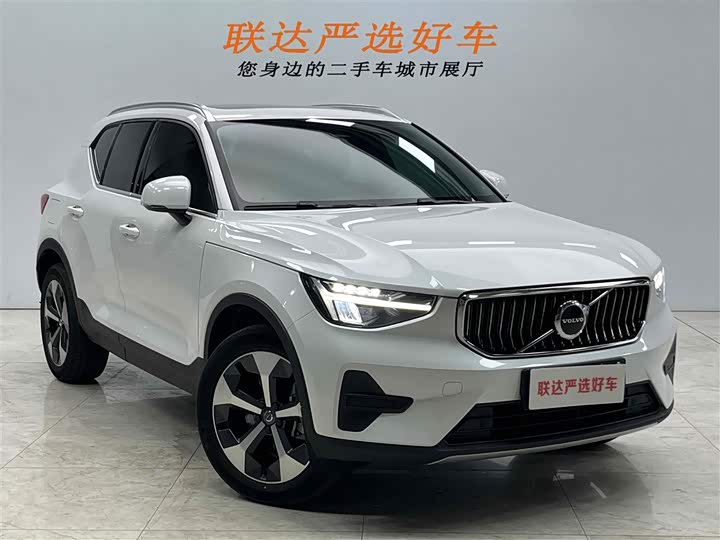 Фото 23 - Volvo XC40