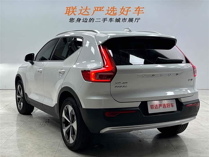 Фото 24 - Volvo XC40