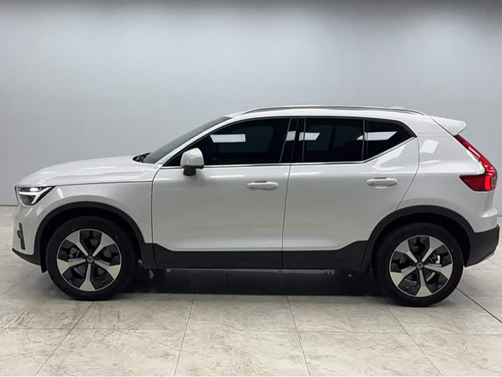 Фото 27 - Volvo XC40